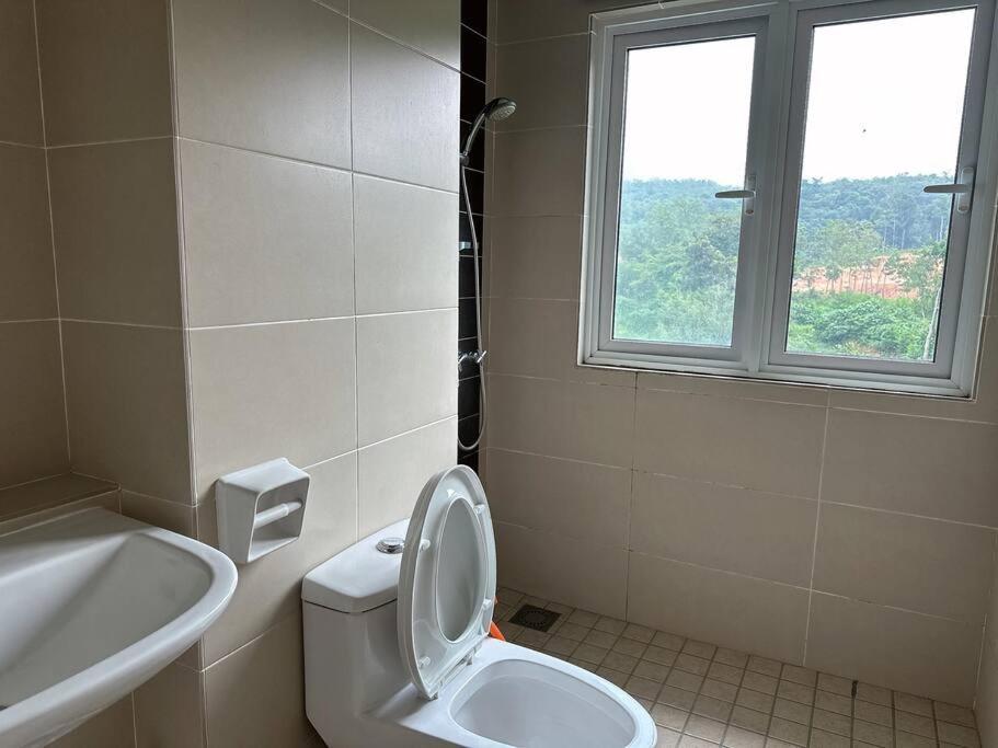 Lakeside 4pax Apartment